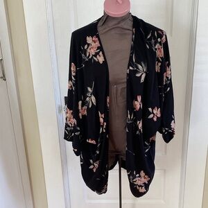 Torrid Black and Pink‎ Floral Kimono Top 1X-2X